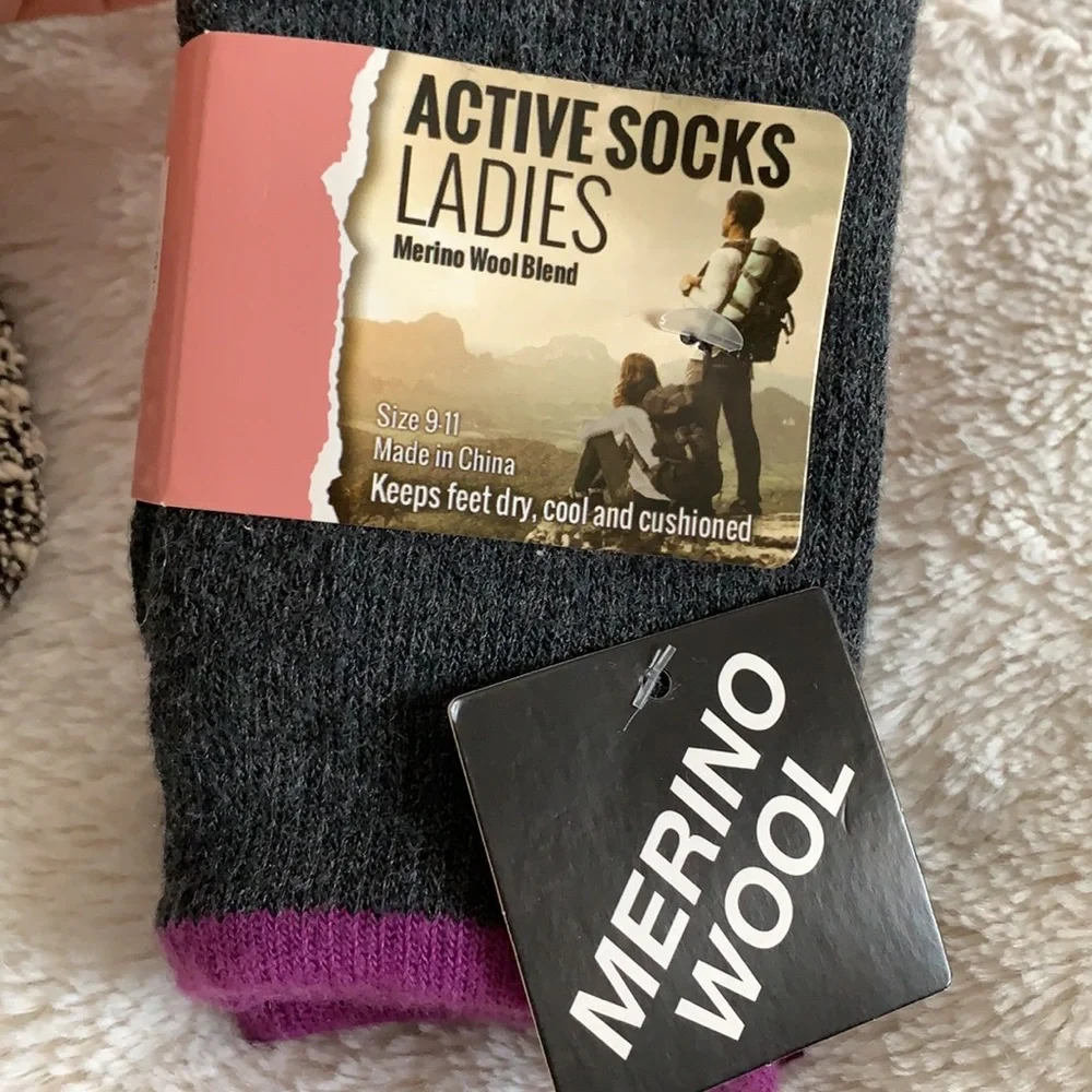 NWT 2 Pr. Ladies Crew Socks Legale & Adventure